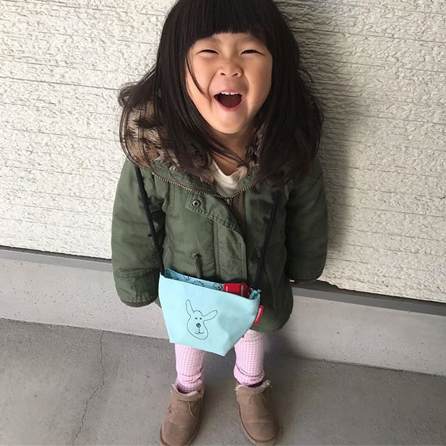 口コミ投稿：..@reisenthel_japan さんの子供用のミニバッグがお気に入りの娘。3歳5ヶ月の娘には…