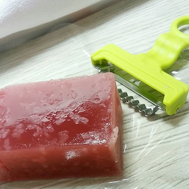 口コミ投稿：ピーラーで網目にスライスした小城羊羹です。２枚目は再投稿。#ののじ #ワッフルピー…