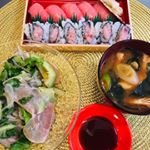 美味しいおだしをいただいたので、お味噌を作って江戸前鮨を高島屋で買って来て食べました〜💕 サラダもRF1買ってきてしまいました💦 お寿司は美味しいお味噌があるとよりパクパク美味しく食べられるのでお味噌…のInstagram画像