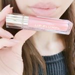 Lip💄最近少しずつ集めているリッププランパー。たくさん種類があるのだけど、今回追加しあのはKAKEHIKI モティブリッププランパー！.色は5種類ある中から、SAKURAを選びました…のInstagram画像