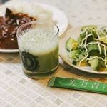 #美力青汁 を飲んでみたよ♪私は青汁大好きで、普通に飲むのが多いけど今日は飲むヨーグルトでシェイクして飲んでみました。作り方といっても簡単に混ぜただけ。だけど、美味しかった♪昼…のInstagram画像