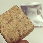 「まるごとキューブだし」は、丁寧に薄く削った鹿児島県産かつお節がぎっしりと詰まった化学調味料・食塩不使用のおだしです。お湯を注ぐと、かつお節削りの香りがふわっと立ち上がり、だしとりが１０秒…のInstagram画像