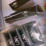 #LINNA #アウトバストリートメント 使ってみました♪感想が気になるこの季節。肌だけでなく髪も乾燥でバシバシになってませんか？それに静電気で首などにはりついたりととんでもないことに…のInstagram画像