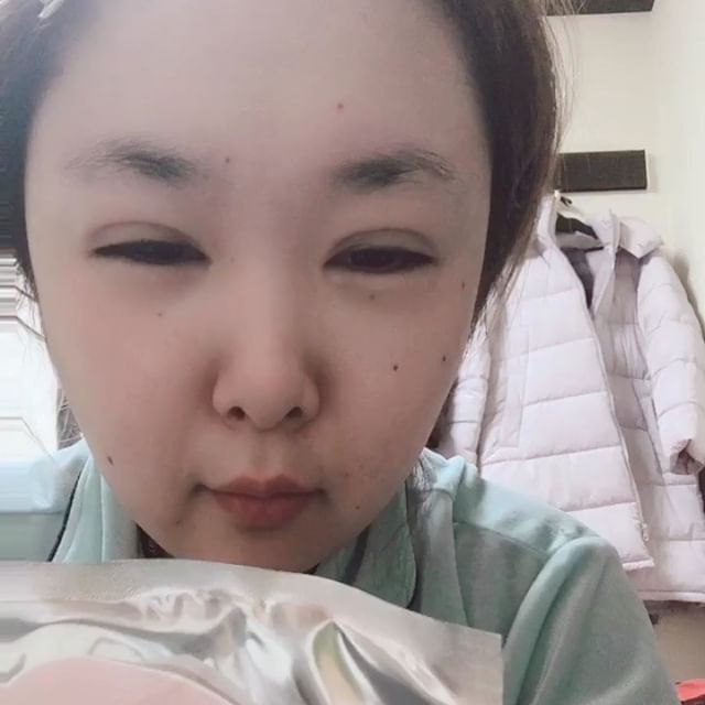 口コミ投稿：どすっぴんでごめんなさい使用動画です！こんな感じに耳にかけてフェイスマスクを装…