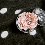 【シルク腹巻】薔薇のような・・・・・腹巻きです（笑）腹巻きは寒い時期だけ使うもの、というイメージがありますがこちらは「保温・保湿・吸水・吸湿・速乾」と万能で年中使える！夏でも余…のInstagram画像