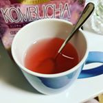 モニターで当選したベリー味のコンブチャ飲んでみました！ピンクのパッケージが可愛い❤綺麗の菌活ダイエット✨✨ 粉末状のスティックタイプで水に溶かすだけなので簡単に飲めます🙌トロピ…のInstagram画像