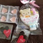 アートキャンディ(株)チョコ・ハート（ピンク）4ケＰＣ・ＶＤダブルハート　2ケくまさんの花束クッキー　1枚です！本当は特別なバレンタインを家族に作る予定でしたが、まさかの、イン…のInstagram画像