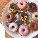 #バレンタイン 💝#デコレーション #ドーナツ 🍩色んな種類の #どーなつ 大量生産😋#友チョコ #お配りチョコ に😊#バレンタイン手作り #バレンタインデー #おうちカフ…のInstagram画像