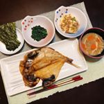 昨日の夕食🍚金目鯛の開きで焼き魚定食風(*´艸`) 豆腐のおかかネギダレは#プレミ本舗 様の#まるごとキューブだし を使って作りました♡キューブ状の出汁でお湯に入れた瞬間鰹節のいい香り…のInstagram画像
