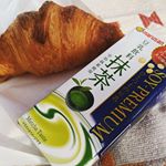 #マルサン の#豆乳 は、ずーっと飲んでいました。大きいパックの✨実家は無糖タイプ。お出かけに重宝する200mlは、味の種類が豊富。今回は抹茶の飲み比べをさせていただきました。…のInstagram画像