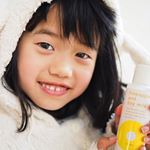 #ムダ毛 が気になる素肌に塗るだけの簡単ケアで、ツルスベ美肌になれる pine_lotion #パイナップル豆乳ローション 。引き続きお風呂上がりに娘と一緒に使ってます🍍・足や腕などの#ムダ毛…のInstagram画像