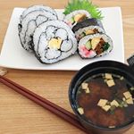 * 思い立って本日は#巻き寿司 のランチです🎵節分に備えて恵方巻の練習･･･😜 頂き物の焼き海苔が沢山あるので取りあえず消費したい💦まだまだ修行が足りません‼💪 .…のInstagram画像