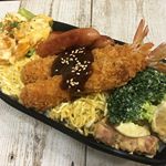 .おっはよー🙌..今日の#息子弁当 は#エビフライ ×2種のサラダ弁当だよ🍴✨.かぼちゃのサラダとブロッコリーのサラダ🌳💕.やっぱり遠慮なくのっけられるところがこのお弁…のInstagram画像