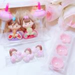 ..✼••┈┈┈┈┈┈┈┈┈┈┈┈┈┈┈┈••✼..ひなまつりケーキオーナメント屏風付　明かり雛　1組プラ丸ぼんぼり　2本シュガー花の子　1組（3個）チョコ・桃の香…のInstagram画像