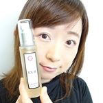 ほのかに大豆の香りがしてサラッとしたテクスチャー。カミソリや除毛剤を使うと刺激があってケアが難しい事もある敏感肌の私ですが、こちらは何の刺激もなく、肌に優しく、敏感肌でも使えました！抑毛成…のInstagram画像