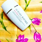このたび、素肌畑様の素肌畑モイストUVベースをお試しさせていただきました❣️こちらSPF50、PA+++の高い日焼け止め効果がありつつも、お肌をワントーン明るくしてくれる化粧下地です(*^^*)…のInstagram画像