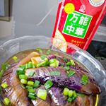こんにちは♡毎日、ポカポカ日和でテンション上がってますヽ(*´∀｀)ノ↑↑ 今日は、朝から作り置きおかずを作る日！！ 早速使ってみたかった調味料、@furidashiya様から頂いた『ふりふり…のInstagram画像