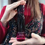 アテニアのドレスリフトローション。パッケージがお洒落で高級感があり。香りも上品ないい香りで強めに感じます。テクスチャーはとろみがあるのでたくさんバシャバシャでる感じではないので必要な分…のInstagram画像