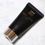 黎明からブラックシリカソルトが届きました♥.血流促進のブラックシリカとミネラル豊富な天然塩を配合した1本5役の洗顔です(*^^*).もったり柔らかなテクスチャーで中には小さなツブツブの…のInstagram画像