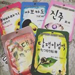 韓国のマスクシートを愛用しています⭐︎.5種類ありますが全部使用感が違い、肌の状態や気分によって使い分けています😉✨.安いので大量に購入してストックしてあります❤️1枚100円程でした…のInstagram画像