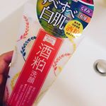 . 今回は初めて酒粕洗顔を試してみました🤭⭐ .酒粕？？？て聞くだけで香りが強そう、とか肌にほんとに良いの？とかおもってました！ .思ってたのとは全然違うくて酒&hellip;のInstagram画像