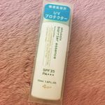 エテュセのバリアエッセンス。こちらは紫外線はもちろん花粉、ちり、ほこりなどから肌を守ってくれる敏感肌用の日焼け止め美容液です！ベタつかずサラサラしてるからすごく使いやすくて気に入りました😊化粧下地とし…のInstagram画像