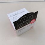 大人のくすみを消すミュウの神パウダー🍑パール感でトーンアップ🤗ふわふっふわのパブで、ピンクが春っぽい🌸脂性肌なのでフィニッシングパウダーは欠かせないです👍理想のもも色マシュマロ…のInstagram画像