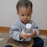 アクシス アイザーピュアウォーター 250ml 丸ボトル 赤ちゃんにも安心な軟水です。私も娘も飲んでみましたが、日本のミネラルウォーターとは変わらないおいしさでした。マレーシア産ですが安心…のInstagram画像