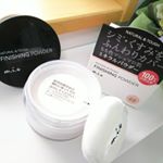 ほどよいパール感で、くすみを消してくれる『ミュウ　フィニッシングパウダー　パールピンク』以前、同じシリーズを新宿京王で見つけて使った事があってその時も良いと思ったんだけど、更に使い心地と使い勝…のInstagram画像