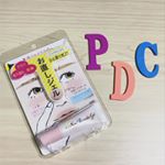pdcの#オタスケコスメ #ノーズリメイクジェル ✨ さらさら・つるっとなめらかな見た目になり、#メイク直し が楽チンです♪ 色がつきすぎないところもGOODポイント😄 お直しのとき、これ…のInstagram画像