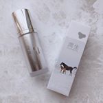 お馬の親子は仲良しこよし💕の可愛いパッケージのこちら✨ 🐴ビューケンHPP-320エッセンス原液🐴《美容液》30㎖ ✨北海道で生まれ育った馬から採れたプラセンタを使用した無添加美容液✨お馬…のInstagram画像