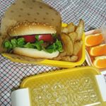 小学生男子、お弁当🍱セパレートランチボックス👍二段弁当にもドーム弁当にもなる✨中皿をどう使うかで何通りもの使い方ができて、これ１つでメニューが広がる👏✨👏😆 こんなハンバーガーもつぶれ…のInstagram画像