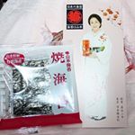 アンク☆の好きな焼海苔は、山本海苔店『焼海苔』＜四切＞.歯触りや口どけが良く、とてもおいしい焼海苔なんですよ💕.四切になっているので、手巻き寿司やパッカンおにぎりが作れたり、色…のInstagram画像