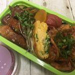.おはよー🙌.今日の#nacchan弁当 ー！.今日は#豚キムチ ×#生姜焼き のダブル盛りだよ〜✨メインが2種あると嬉しいよねぇ😁.生姜焼きはブロックのお肉で🐷食べごたえ…のInstagram画像