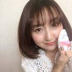 昔、石鹸がなかった頃、京都の舞妓さんは古くなった正絹の着物の切れ端でお肌を洗っていたそうです。シルクは古くなった角質を落としてくれるとの事。その事をヒントにつくられている洗顔用のシルクパフ🥰…のInstagram画像