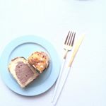 ＊＊＊＊＊＊＊＊＊＊＊＊【新感覚の食感！シンガポールマフィン】八天堂と言ったら、冷やして食べるクリームパンだけど、シンガポールの催事で大人気となった「シンガポールマフィン」なるものをいただ…のInstagram画像