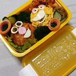 何年ぶりだ？幼稚園以来か？7.8年は、作ってないかも。キャラ弁エルモと、ビッグバード蓋に高さのあるお弁当で、しかも深さがあるから、ほぼ。高さ、気にしなくて気楽さ～♪昔、キャラ弁=パンパ…のInstagram画像