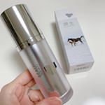 馬プラセンタ美容液 潤生を試してみました。お水みたいにサラサラしたテクスチャで、肌に乗せると吸収率の高さにビックリします。ただ凄く独特？な香りがして、何の臭いだろ…って調べたら、プラセンタ…のInstagram画像