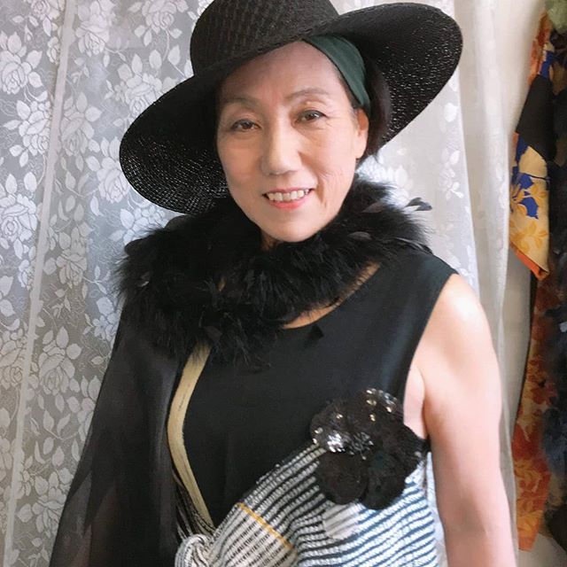 口コミ投稿：1本で6つの効果！ベースメイクが一本で完了！スーッと伸びてうるおうのに崩れない！…