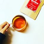 お家の飲み物はルイボスティー。・・今回はタイガーさまから頂いたプレミアムルイボスティーで眠る前のリラックス♡・・カフェインゼロでやさしい。酸化を防いでアンチエイ…のInstagram画像