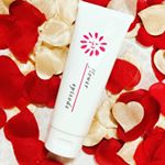 キレイshop様より�� 「ツルぴかシェービングクリーム」をお試しさせていただきました♡�� �自宅でのかみそり使用のシェービング時に優しく肌を守ってくれるクリームなんです！���120グ…のInstagram画像