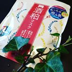 オリジナル酒粕エキスを配合したフェイスマスク使わせて頂きました😆 .✨💍✨たっぷりうるおいの入った気持ちシート💓♥❤. 極厚3層構造シートで、.密着してくれました🙋家事しながら…のInstagram画像