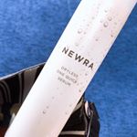 【旅行のスキンケアはこれ1本】.NEWRA様( @newra.official @newra.fan )の#ドライレスワンクイックセラム を1ヶ月ちょっとお試ししました😊.化粧水、乳液…のInstagram画像