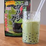 uninpasタピオカドリンク流行ってるね〜😲おうちで作ってみたよ💡.タピオカはざっと水洗いして、水につけて一晩。熱湯の中に2分茹でて水で洗って出来上がり。.玉露園の濃いグリーンティー（…のInstagram画像
