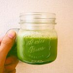 🍃.豆乳MIXで飲むのが最高🤤冷たい豆乳でもサッと溶けるよ👌昔抹茶豆乳飲んだらパンとかケーキ食べてもチャラみたいな説あったよな(笑).#玉露園 #濃いグリーンティー #グリ…のInstagram画像