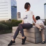 今までTシャツってなんだかパツパツになるし上手く着こなせなくて苦手だったけど、ストレッチベア天竺ユニコーンロゴTシャツだと気になる二の腕やお腹周りもカバーしてくれてパツパツにならないから安心して着るこ…のInstagram画像