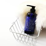 ・SUPERFOOD LAB BIOTIN+ESSENCE BODY WASH石鹸100%で、ふわふわの濃密泡が心地よく体を包み込むボディウォッシュ。美容液で全身を洗ったような洗い心地…のInstagram画像