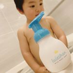 大きくなってきたけどまだまだデリケートなお肌なので、ボディソープはこども用ミルクボディソープの #ルレシャン を使ってるよ😊低刺激ながら汗はしっかり流して3つのミルク成分でたっぷり保湿✨可愛ら…のInstagram画像