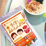..すくすくあんしんだし👦👧にぶんのいち　かつお🍚🐟.離乳食から使えるだしパック！勿論大人も美味しくいただけます👨👩だしパックの大きさが1/2となっているので、とっても…のInstagram画像