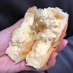 八天堂さまより、ものすごーーーくステキなものお試しさせて頂きました♡.プレミアムフローズンくりーむパン🍞🥪🥖🥐.八天堂のクリームパン、わたし大好きで見かけたら時々購入させて頂いていたの…のInstagram画像